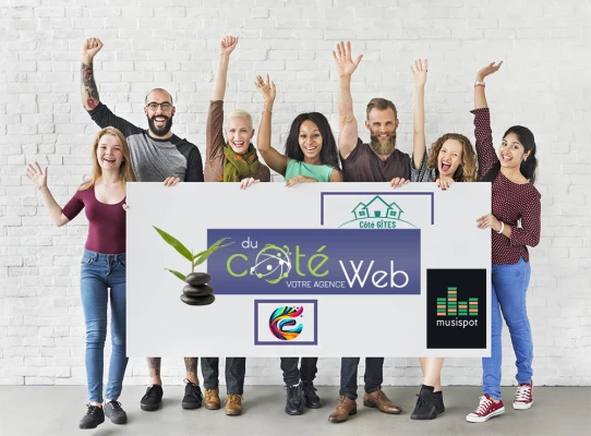 un groupe tenant une pancarte Du côté Web